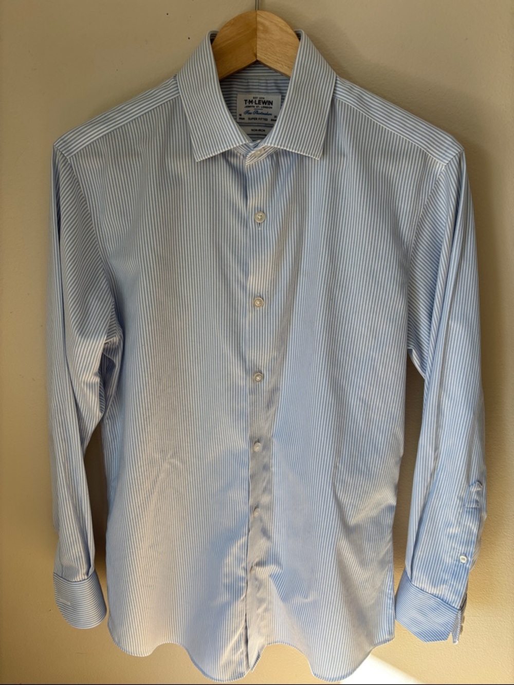 T.M.Lewin Men's Dress Shirt. size medium (16, 33)